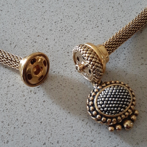 Gold Tone - Pendant Style Necklace - Picture 4 of 5